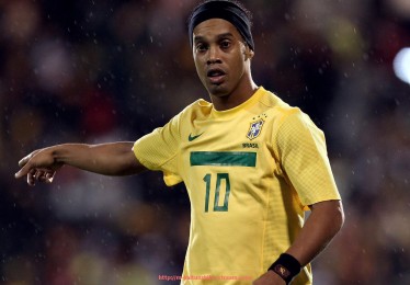 海豚直播-2012年西甲联赛的积分情况如何？有哪些球队表现超出预期？（20122013赛季西甲冠军）